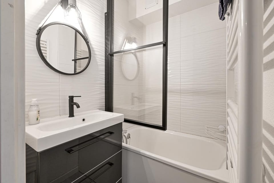 Bathroom, Living room