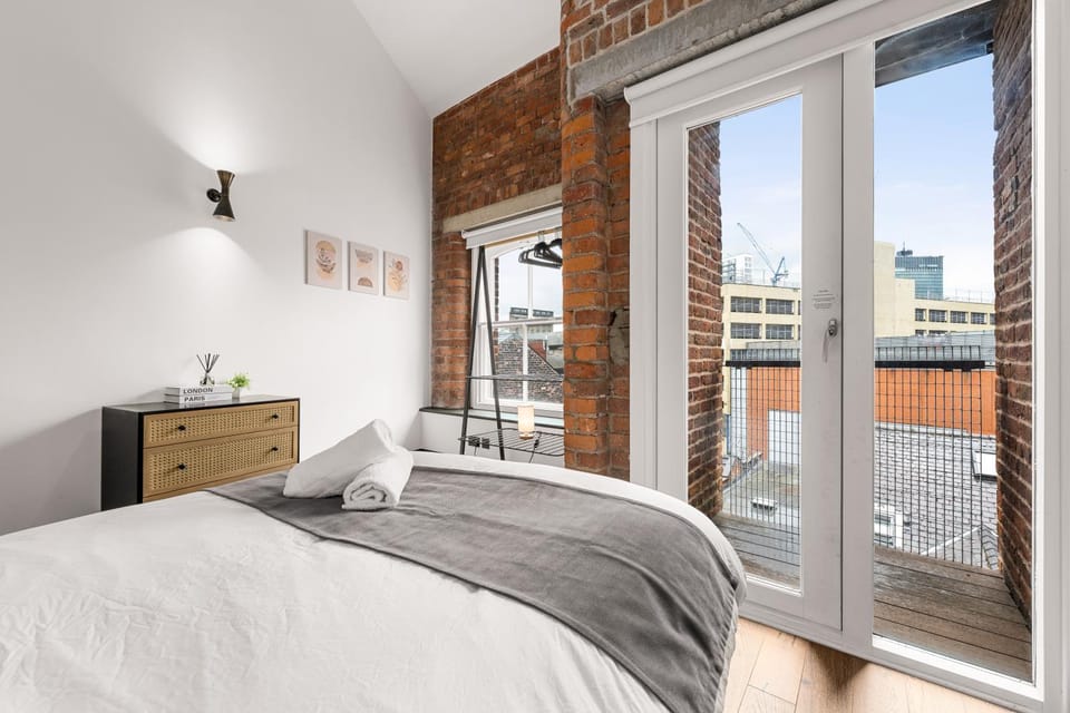 Bed, Balcony/Terrace, Bedroom