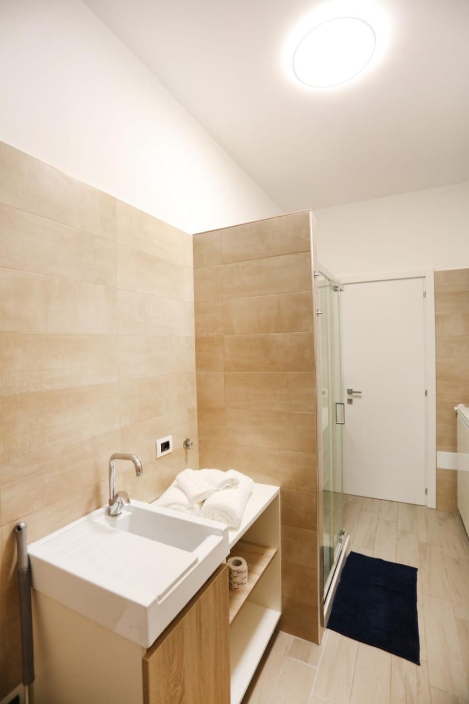 Shower, Bathroom, towels