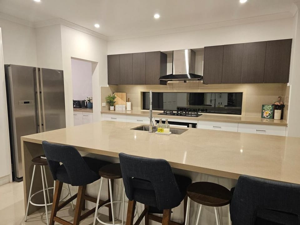 The Grand Golden Mile Estate 6BR Luxury Home House in Wheelers Hill