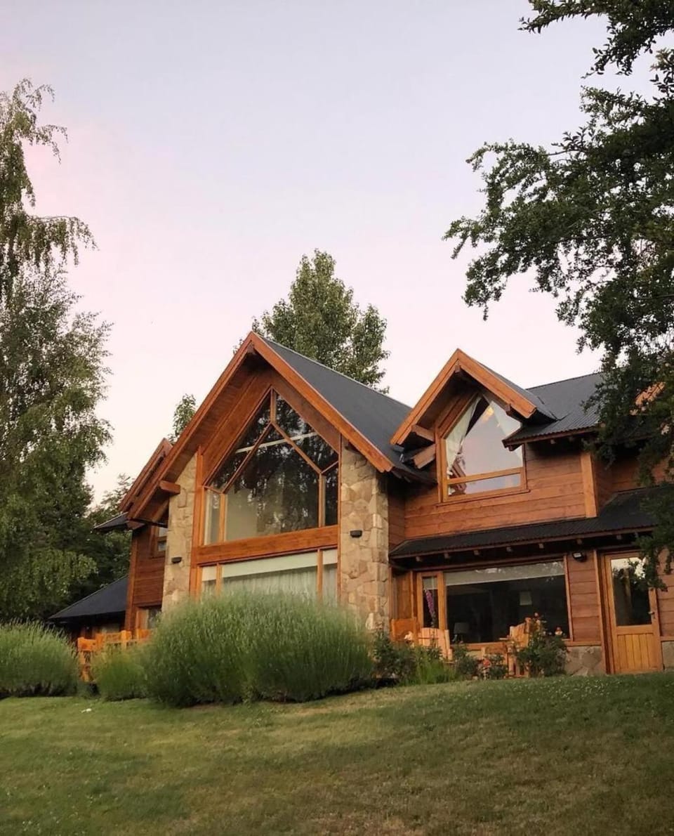 House in Arelauquen Golf Club with 4 bedrooms Chalet in San Carlos Bariloche