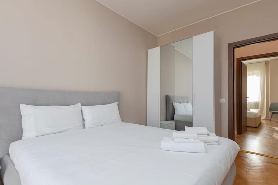 Xenia Milan - 3 rooms apt in Imperatore Tito 4 Apartment in Milan