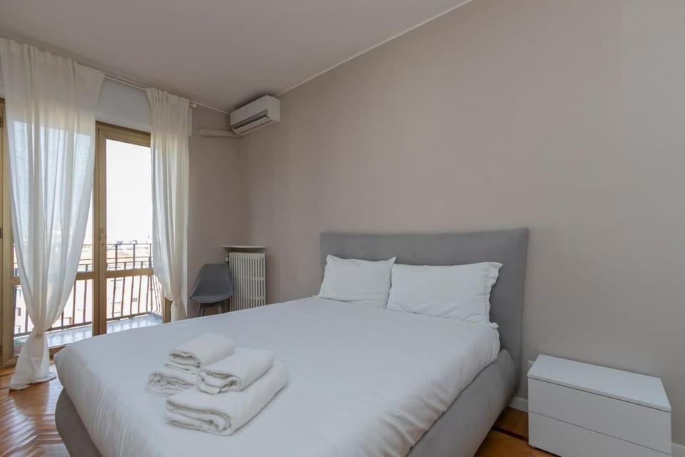 Xenia Milan - 3 rooms apt in Imperatore Tito 4 Apartment in Milan