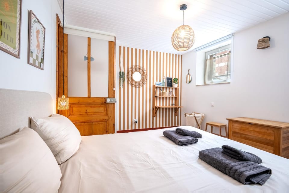 Bed, Photo of the whole room, Bedroom, internet, towels, wardrobe