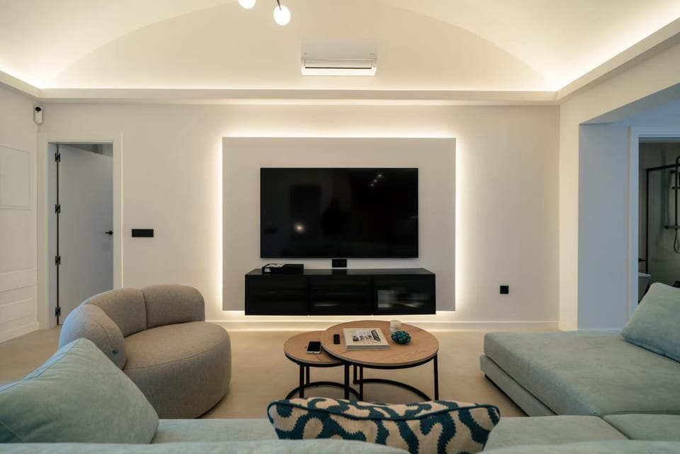 Communal lounge/ TV room, TV and multimedia, Living room, Evening entertainment