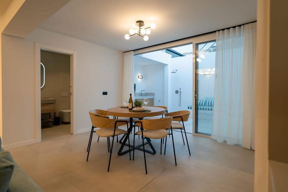 Living room, Seating area, Dining area