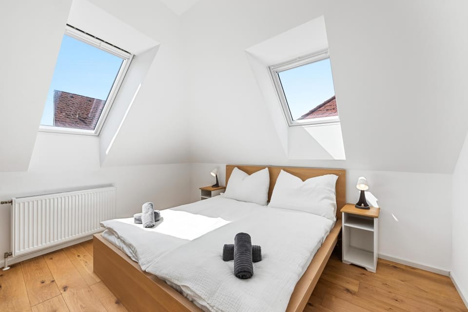 Bed, Photo of the whole room, Bedroom, internet, towels
