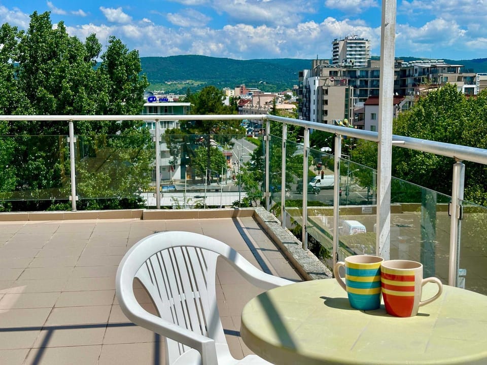 Balcony/Terrace, Mountain view