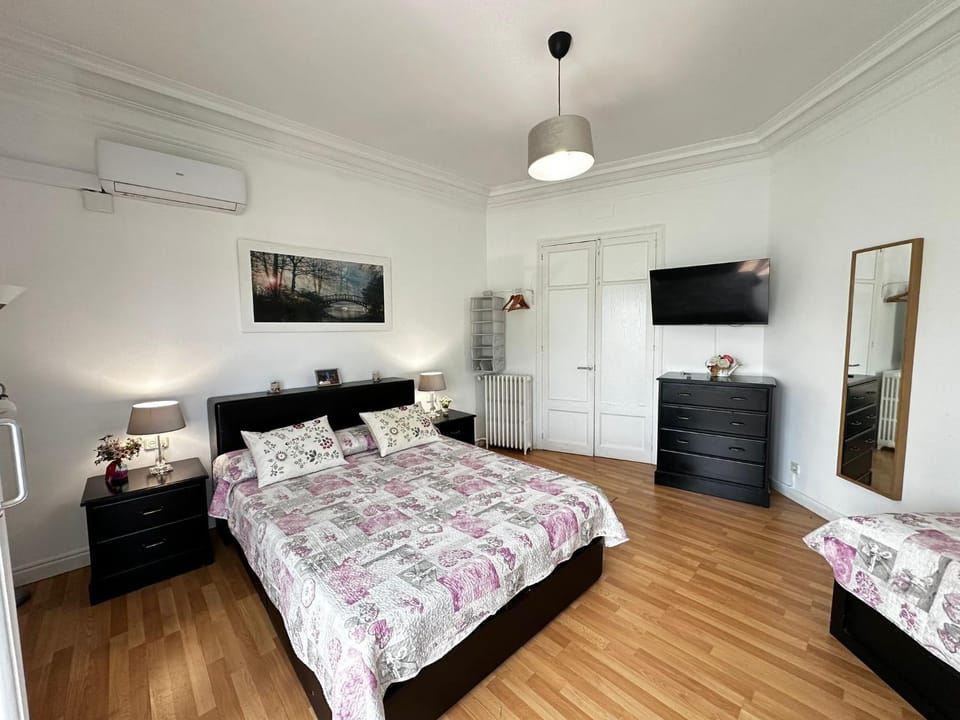 Habitaciones Tetuan Bed and Breakfast in Barcelona