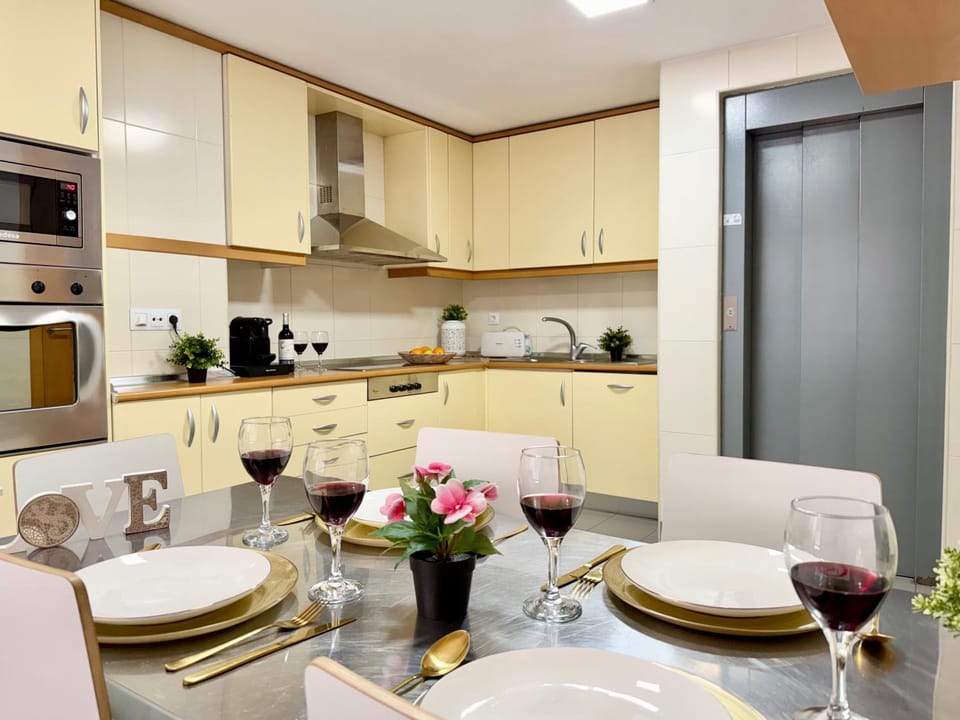 R -Premium 7 Bdr Villa Terrace & Parking by TuriVida D Apartment in Madrid