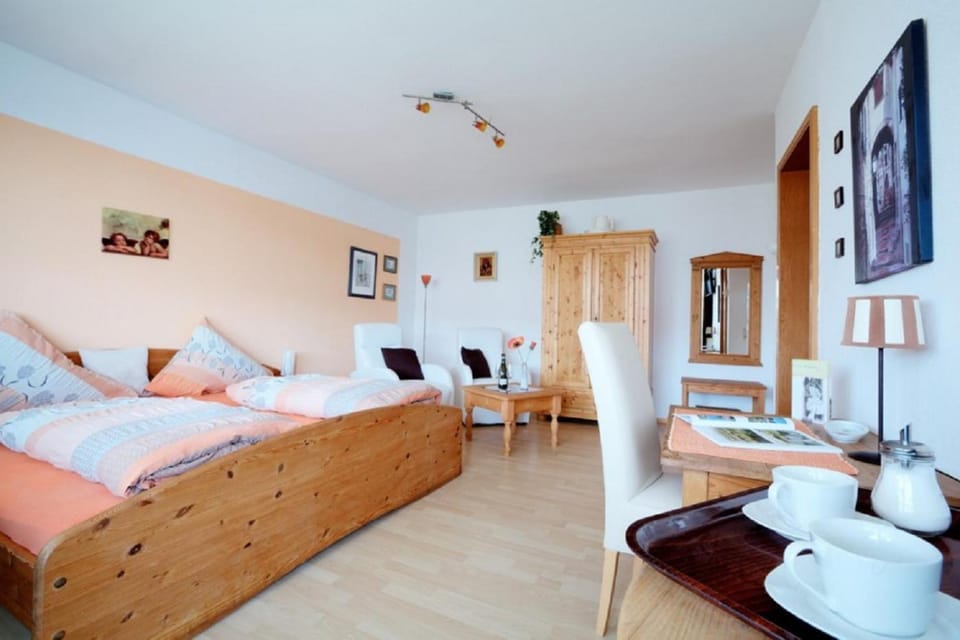 Bed, Seating area