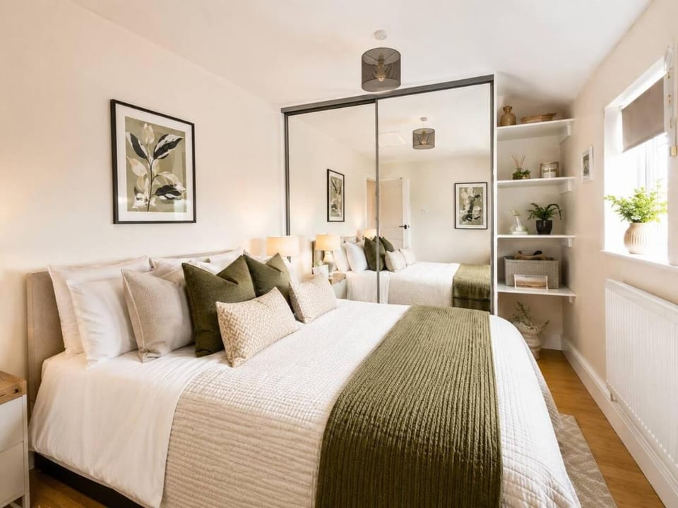 NEW Stylish London Home By Signature Stays - Modern FREE Parking House in St Albans
