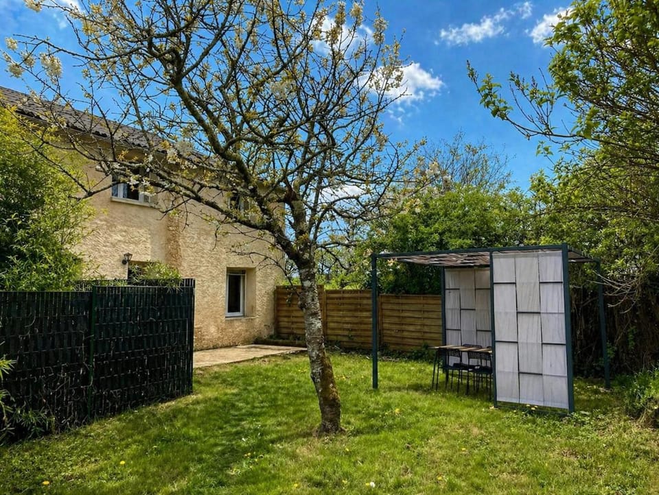 Maison cosy T2 en bord de rivière House in Nouvelle-Aquitaine