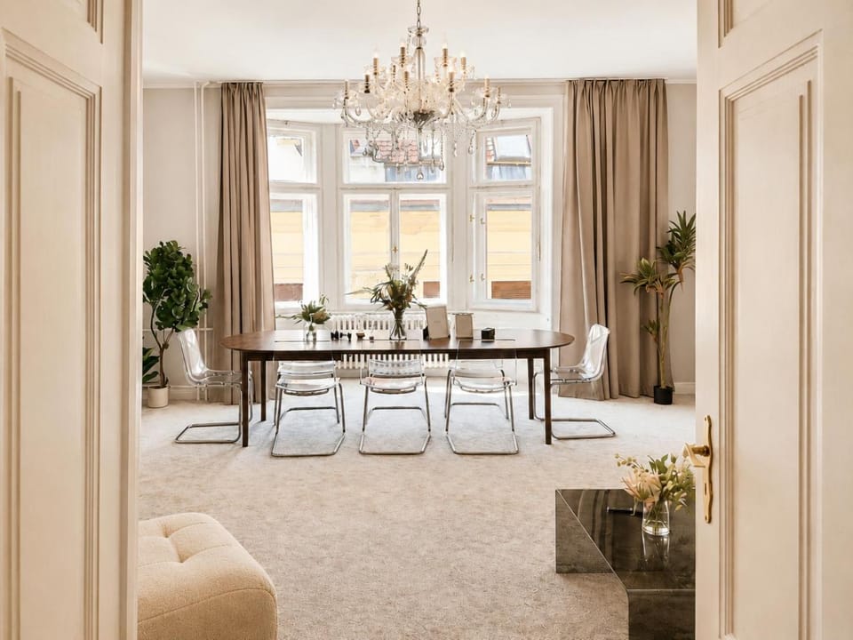 Design 3BR Old Town Apt with Castel & Cathedral View-Free Parking Apartment in Bratislava