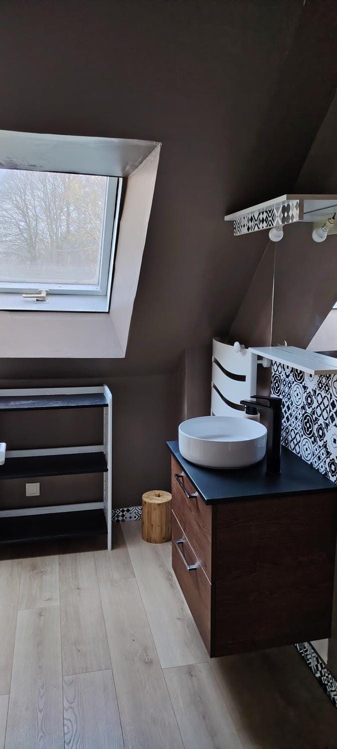Bathroom, Bedroom, Internal: Not applicable to any particular room