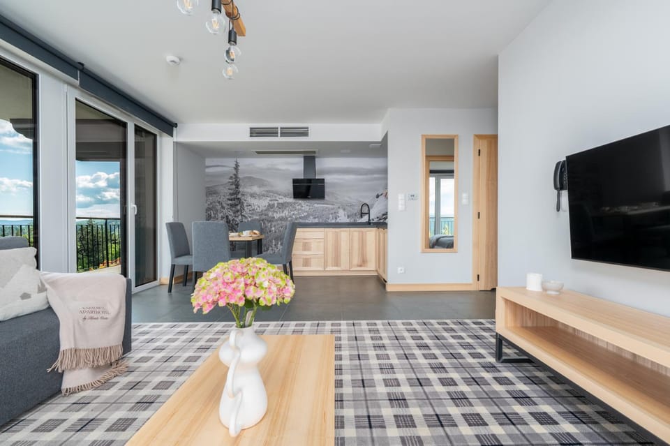 TV and multimedia, Kitchen or kitchenette, Living room, Seating area, Evening entertainment