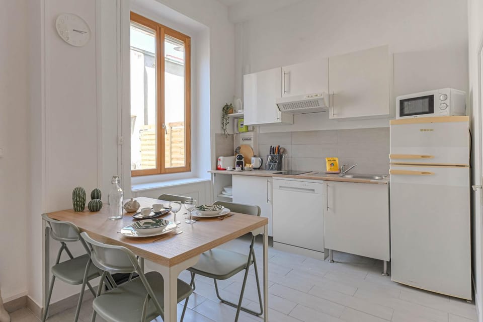 Atypique et reposant avec clim Apartment in Villeurbanne