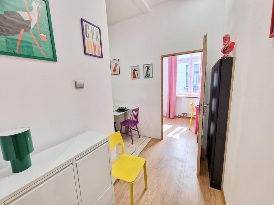 Bedroom, kitchen