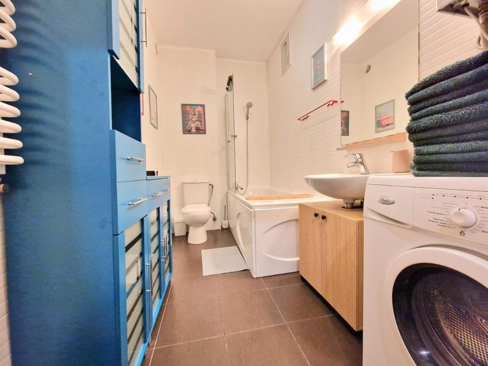 Shower, Toilet, Bathroom, Bath, hair dryier, towels, washing machine
