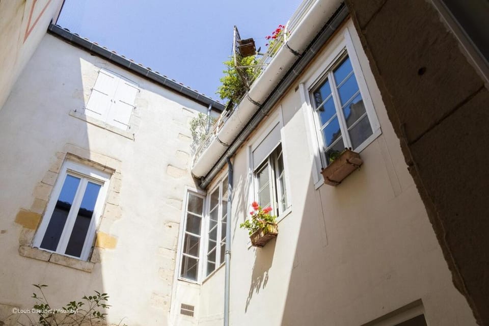 Appartement rénové en plein coeur de ville Apartment in La Rochelle