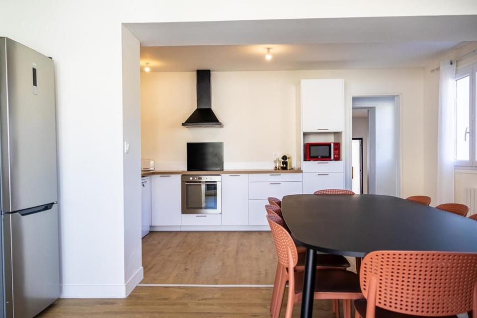 Grande maison familiale en ville avec Jacuzzi Bed and Breakfast in La Rochelle