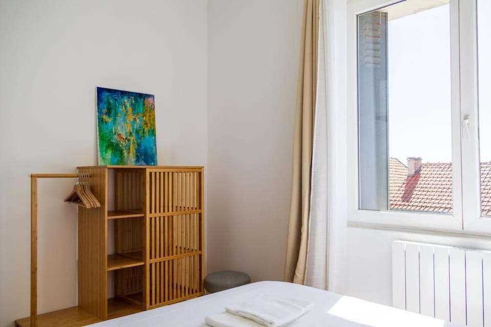 Grande maison familiale en ville avec Jacuzzi Bed and Breakfast in La Rochelle