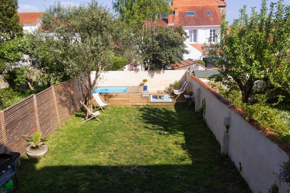 Maison avec piscine & jardin- La Rochelle Centre Bed and Breakfast in La Rochelle