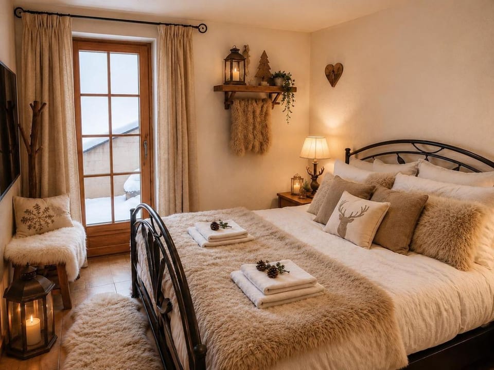Bed, Photo of the whole room, Bedroom