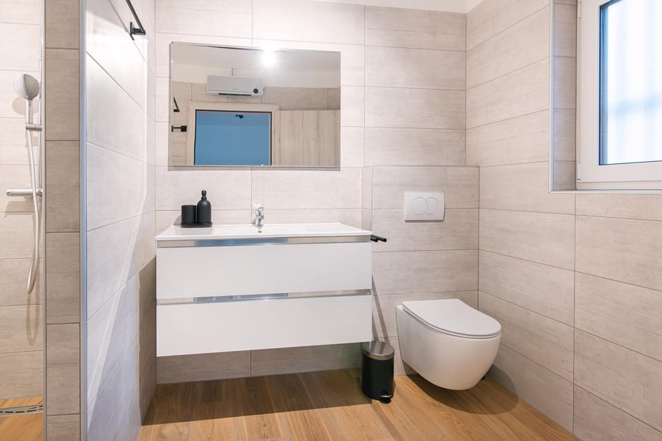 Shower, Toilet, Bathroom