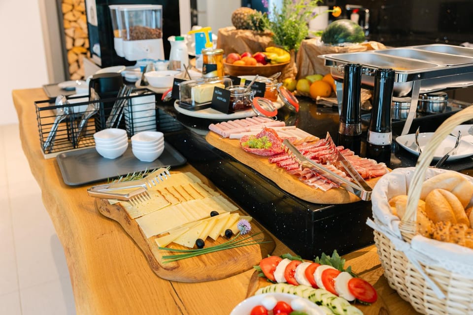 Food and drinks, Food, Breakfast, Continental breakfast, Buffet breakfast