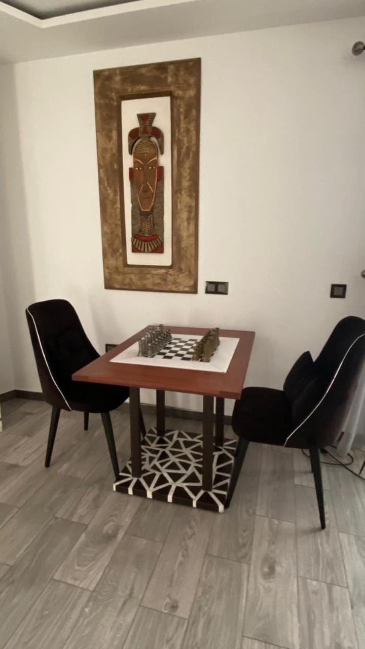 Appartement Moderne & Élégant avec Grand Salon Apartment in Tangier