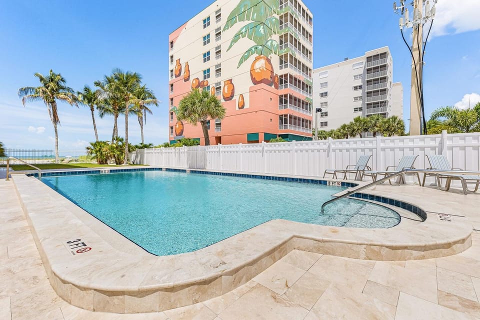 Beachfront Sunsets, Heated Pool & Gulf Views Escape - Dolphin Watch 203 - Roelens Apartment in Estero Island