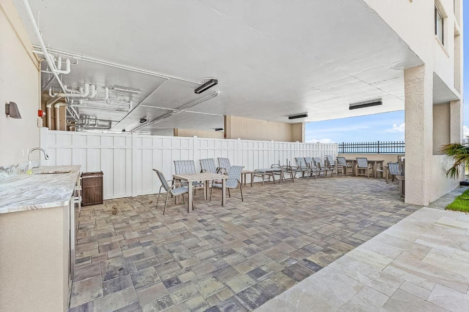 Beachfront Sunsets, Heated Pool & Gulf Views Escape - Dolphin Watch 203 - Roelens Apartment in Estero Island