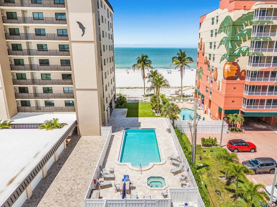 Beachfront Sunsets, Heated Pool & Gulf Views Escape - Dolphin Watch 203 - Roelens Apartment in Estero Island