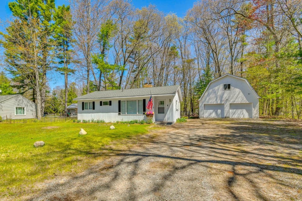 Walk to Lake Huron Beach Access! Family Getaway House in Michigan
