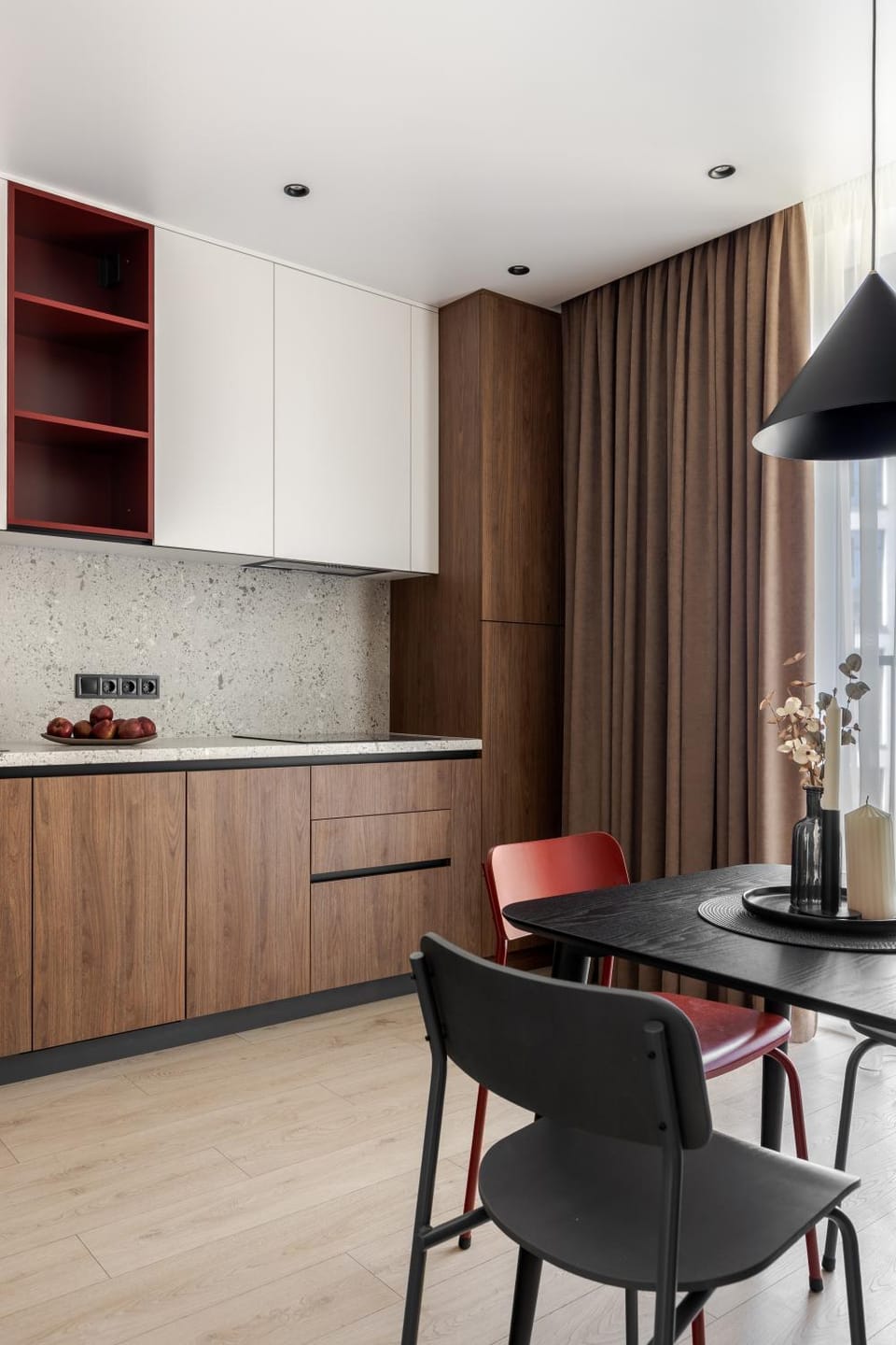 Coffee/tea facilities, Kitchen or kitchenette, Dining area, stove