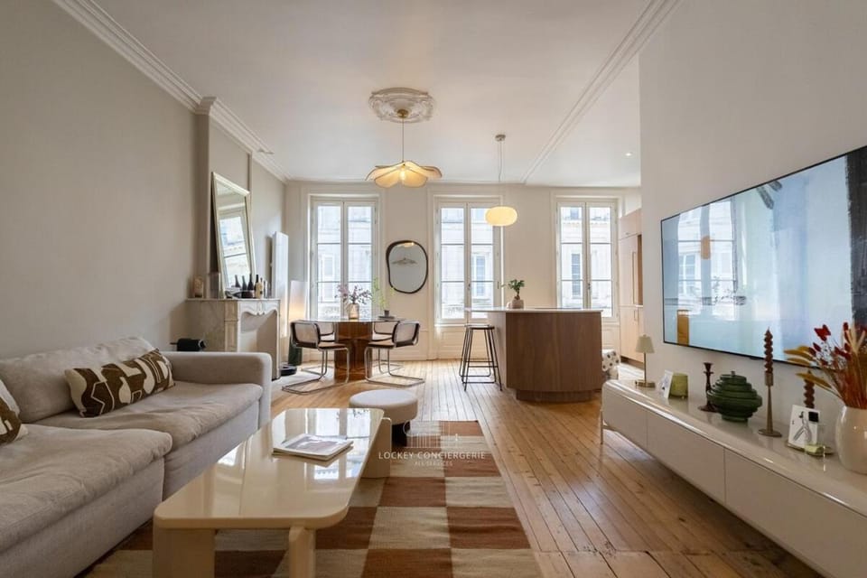 Élégance haussmannienne au cœur du Vieux-Port Apartment in La Rochelle