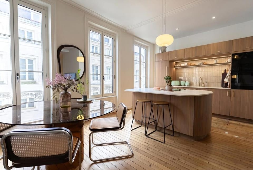 Élégance haussmannienne au cœur du Vieux-Port Apartment in La Rochelle