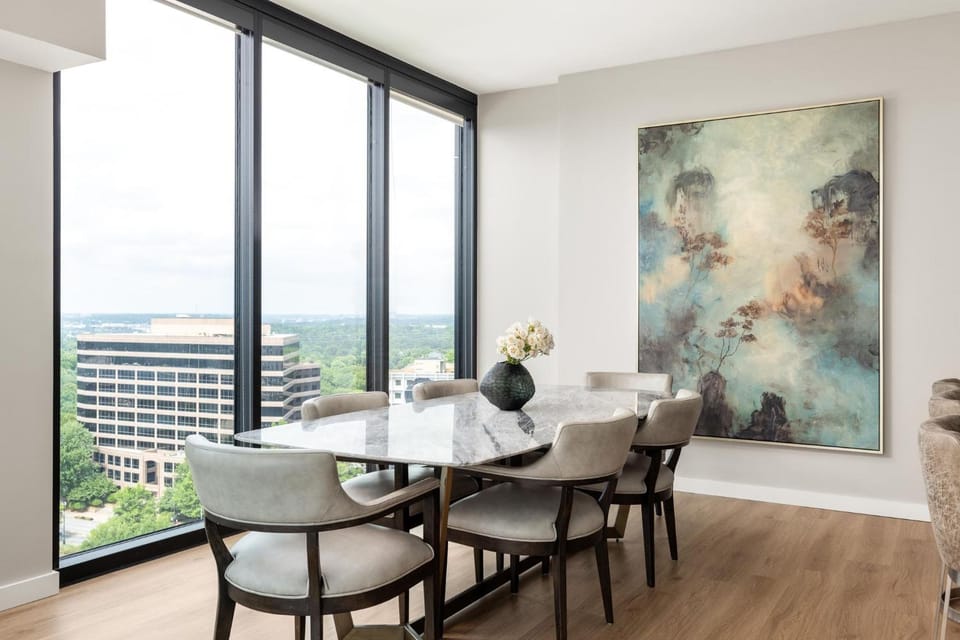 20th Floor Corner - Lumiere Blanc Retreat Apartment in Buckhead