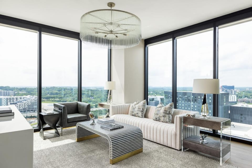 20th Floor Corner - Lumiere Blanc Retreat Apartment in Buckhead