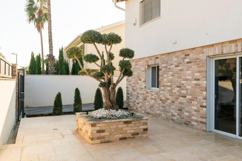 Resort style high-end luxury in Herzliya Pituach Villa in Herzliya