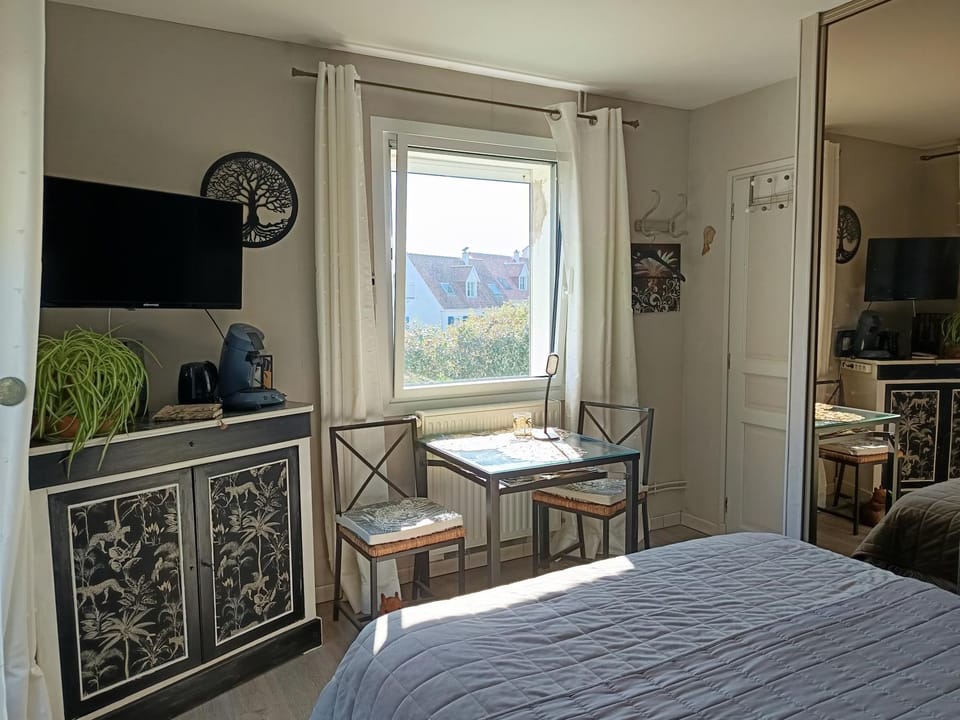 Living room, Bedroom