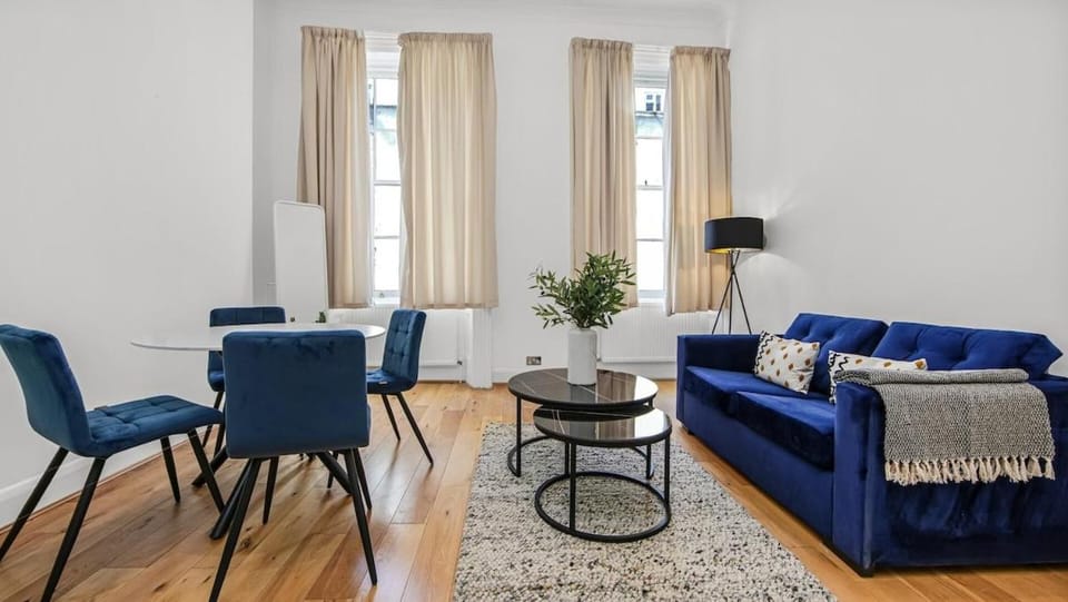 Charming One-Bedroom by Paddington Station Apartment in City of Westminster