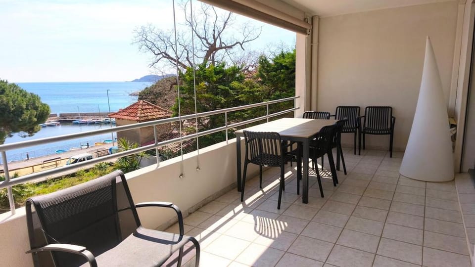 Mediterranean Horizon Apartment in La Ciotat