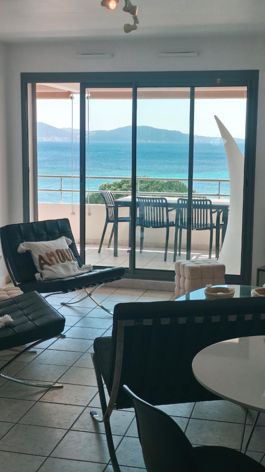Mediterranean Horizon Apartment in La Ciotat