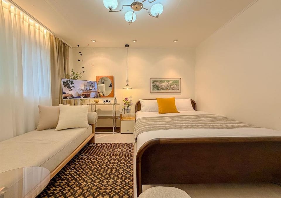 3-minute walk from Nonhyeon Station, Gangnam, 6 people,COEX, Cheongdam, Garosu-gil Apartment in Seoul