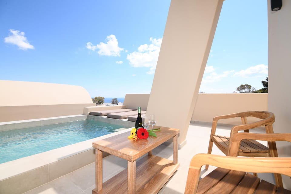Patio, Day, Natural landscape, View (from property/room), Balcony/Terrace, Dining area, Pool view, Swimming pool