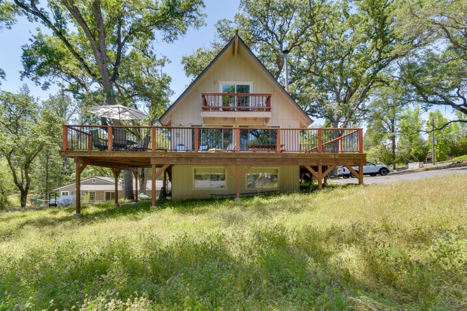 Cozy Cabin on the Cove, Large Deck & Private Dock Cabin in Groveland
