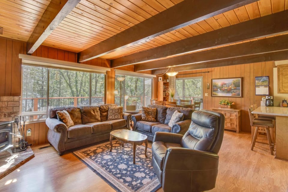 Cozy Cabin on the Cove, Large Deck & Private Dock Cabin in Groveland
