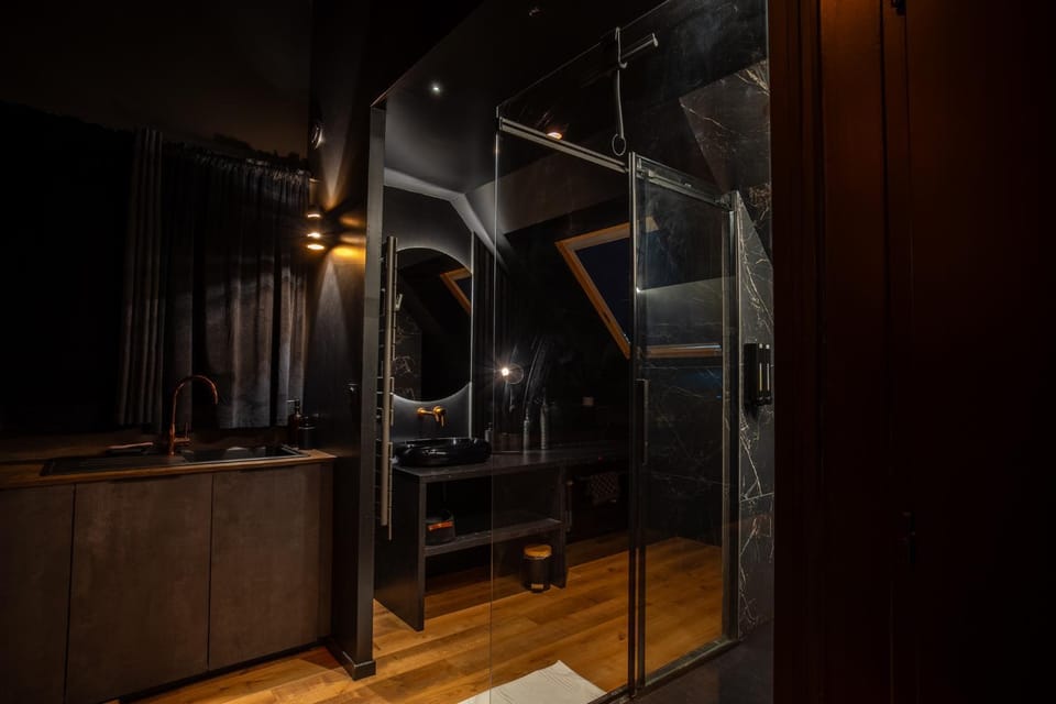 Loveroom Lorient - Balnéo 2 places, Cinéma Privé & Tantra Apartment in Lorient